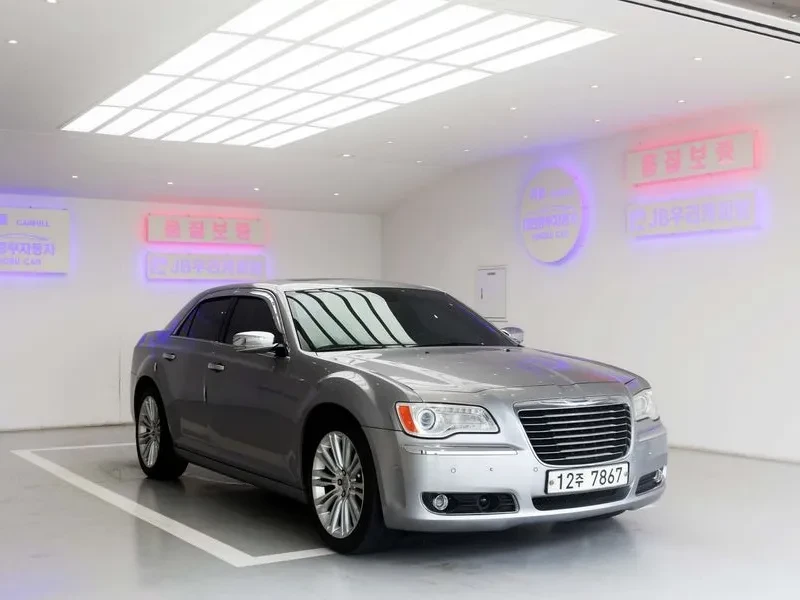Chrysler 300c 3.6 - САМО 30% АВАНС, снимка 6 - Автомобили и джипове - 56251101