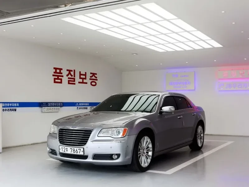 Chrysler 300c 3.6 - САМО 30% АВАНС, снимка 7 - Автомобили и джипове - 56251101