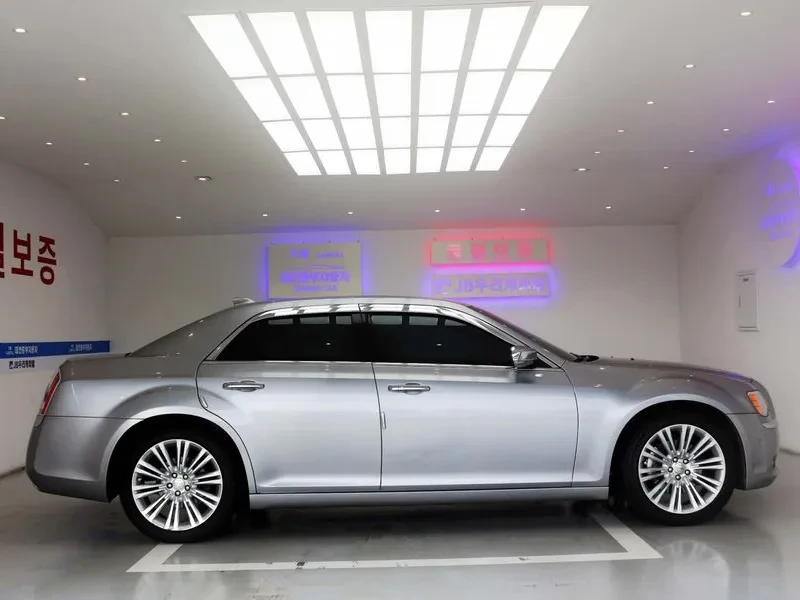Chrysler 300c 3.6 - САМО 30% АВАНС, снимка 5 - Автомобили и джипове - 56251101