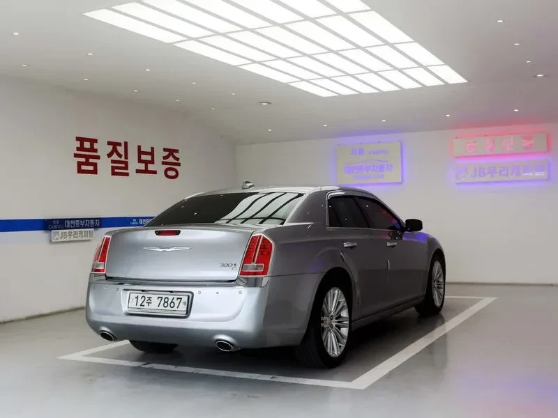 Chrysler 300c 3.6 - САМО 30% АВАНС, снимка 8 - Автомобили и джипове - 56251101
