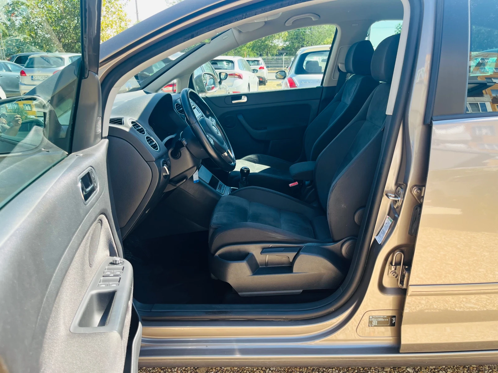 VW Golf Plus 1.6i BI FUEL Перфектен - изображение 8