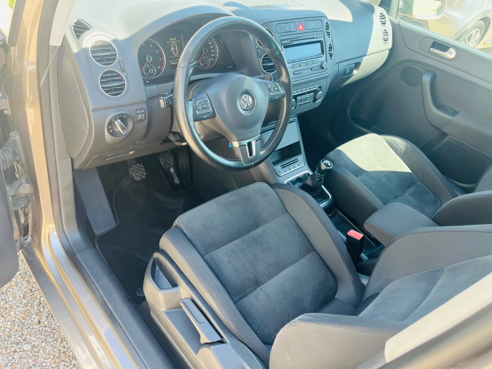 VW Golf Plus 1.6i BI FUEL Перфектен - изображение 9