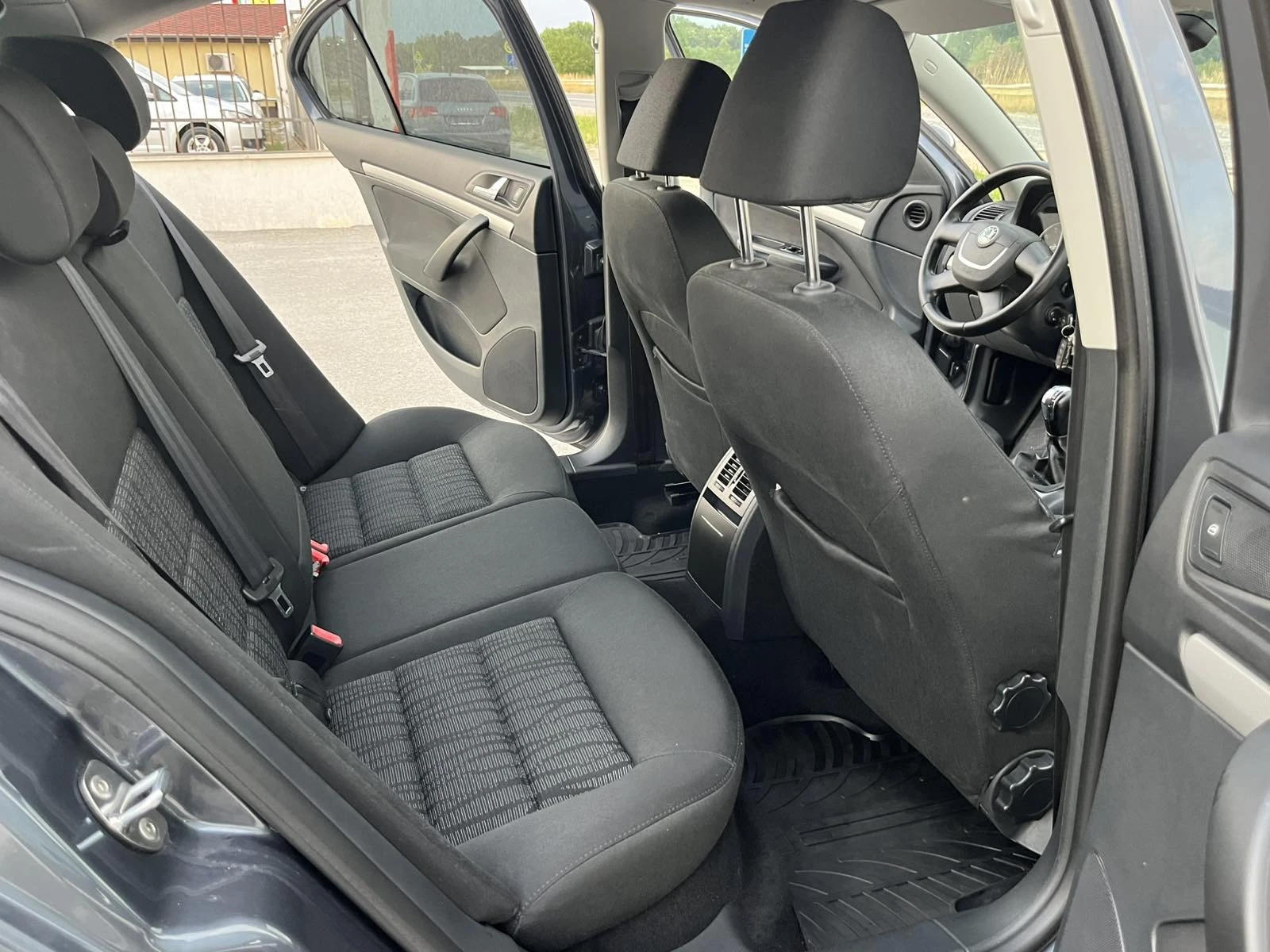 Skoda Octavia 1.2TURBO 105кс. 159 000км EURO 5A КЛИМАТРОНИК, снимка 10 - Автомобили и джипове - 51897404
