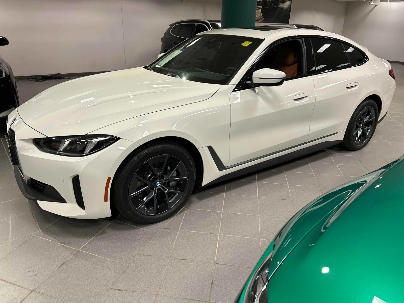 BMW i4 xDrive40* CARFAX *  *   *  | Mobile.bg   2