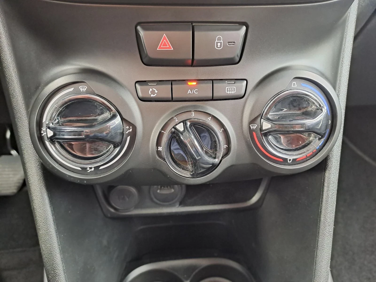 Peugeot 2008 1.5  | Mobile.bg   15