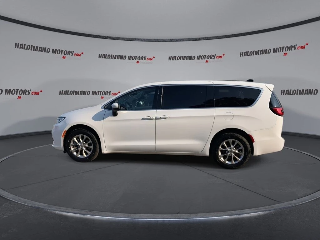 Chrysler Pacifica Touring L * * AWD * * Камера * * Черен Салон * *  - изображение 8