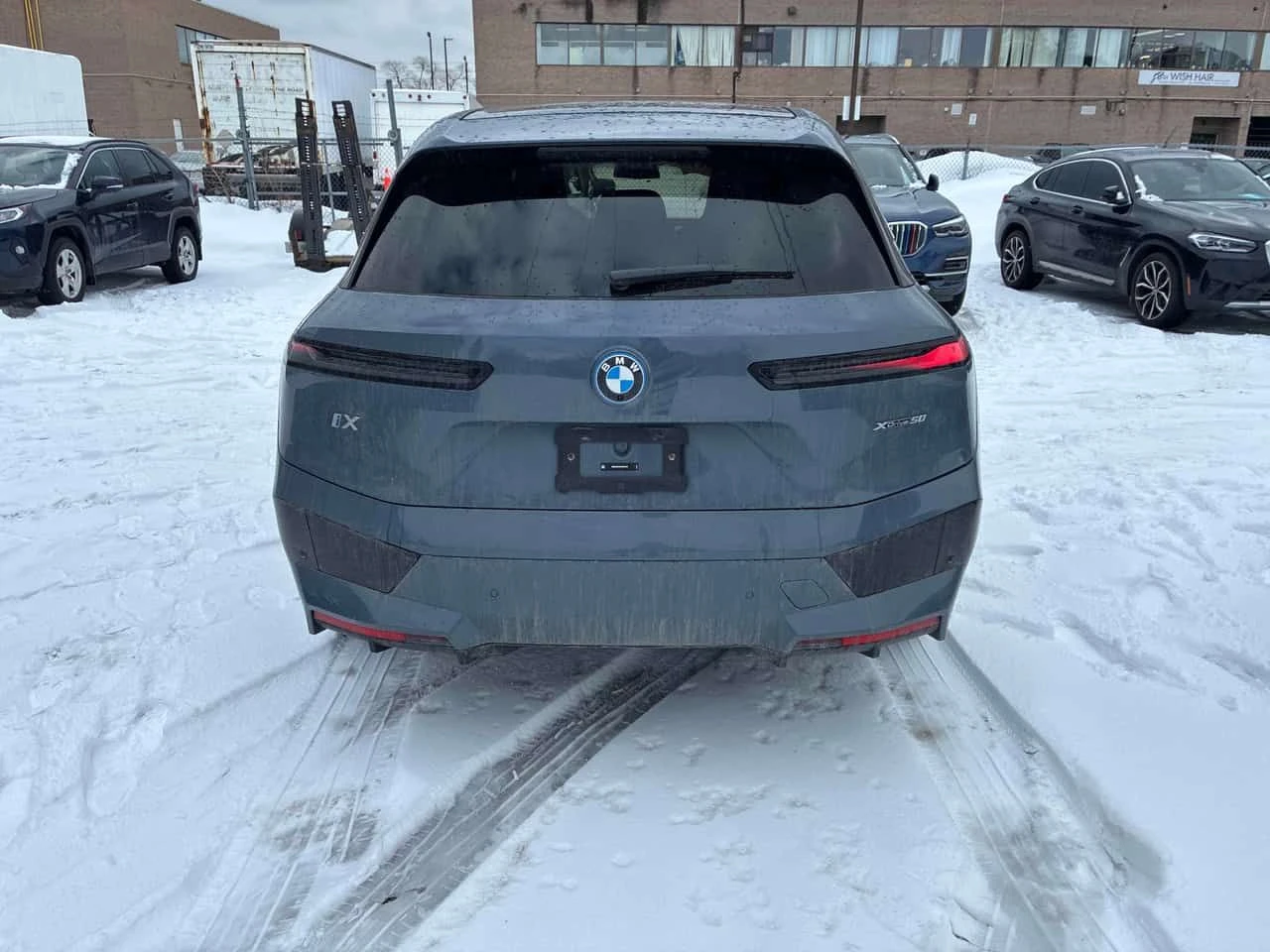 BMW iX * xDrive50 * 2КЛЮЧА* ПОДГРЕВ* PANO*  - изображение 3