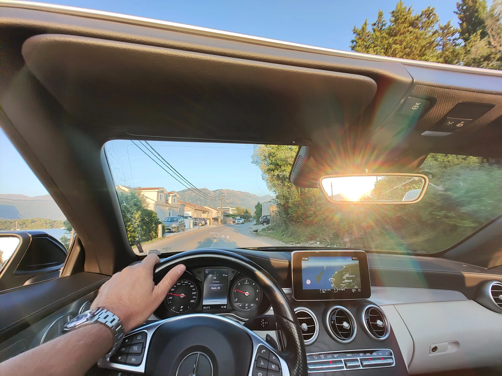 Mercedes-Benz C 220 AMG, Airmatic, 9G, Distronic, Nappa, HUD, FULL MAX, снимка 3 - Автомобили и джипове - 54742023