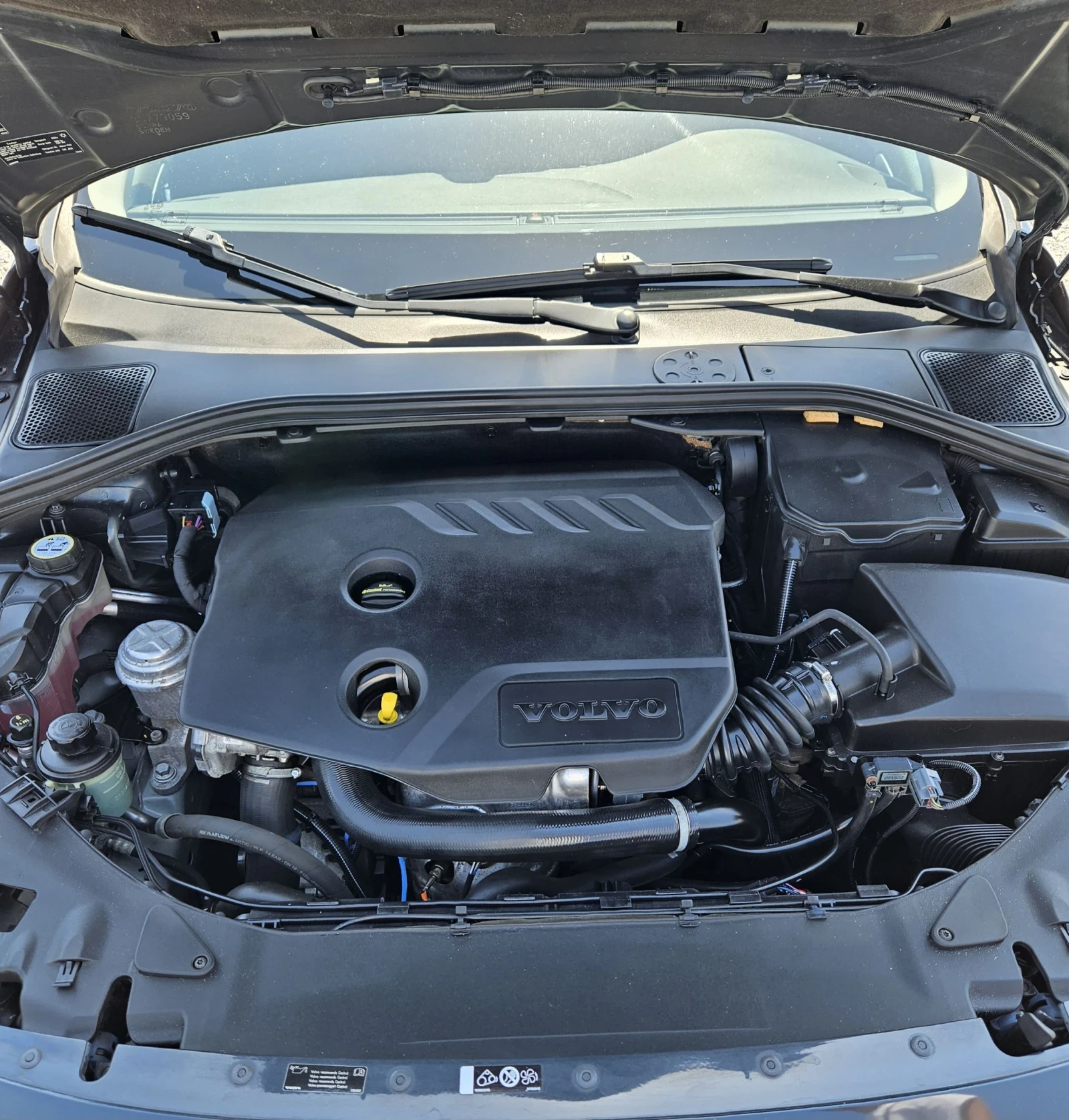Volvo V60, снимка 11 - Автомобили и джипове - 54306950