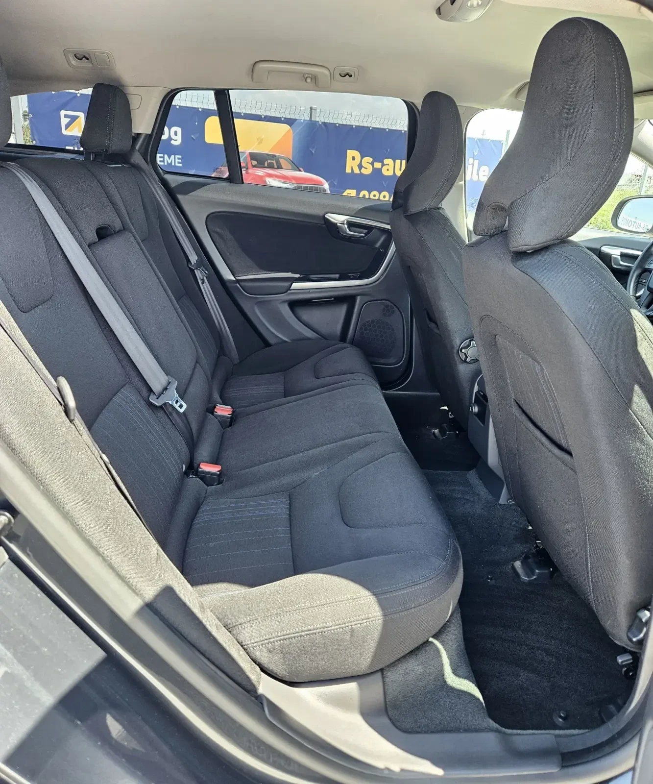 Volvo V60, снимка 9 - Автомобили и джипове - 54306950