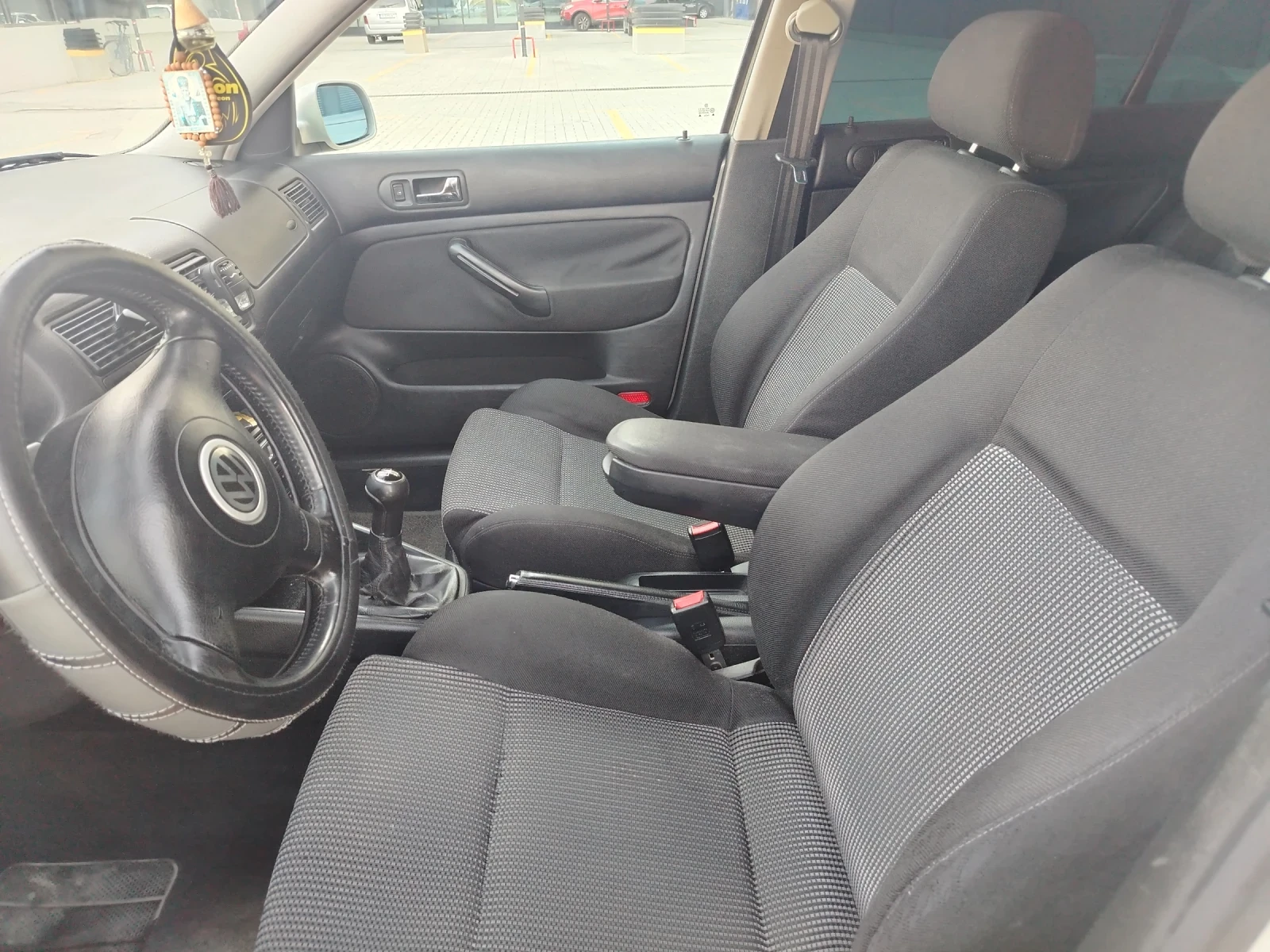 VW Golf 1.6i, снимка 10 - Автомобили и джипове - 54565789