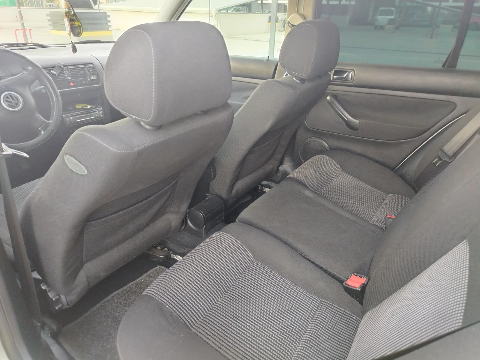 VW Golf 1.6i, снимка 9 - Автомобили и джипове - 54565789