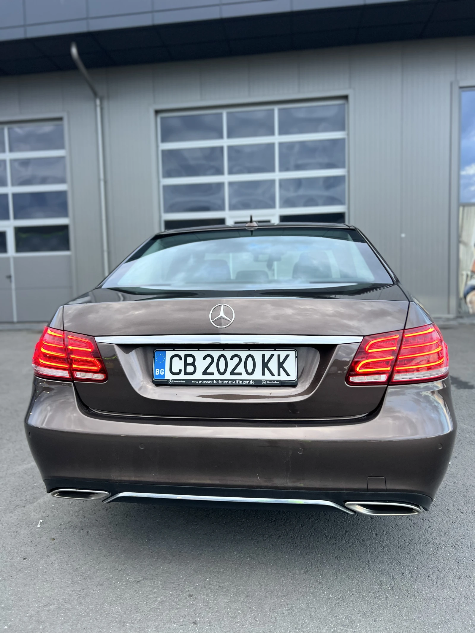 Mercedes-Benz E 220 4MATIC, снимка 5 - Автомобили и джипове - 54798827
