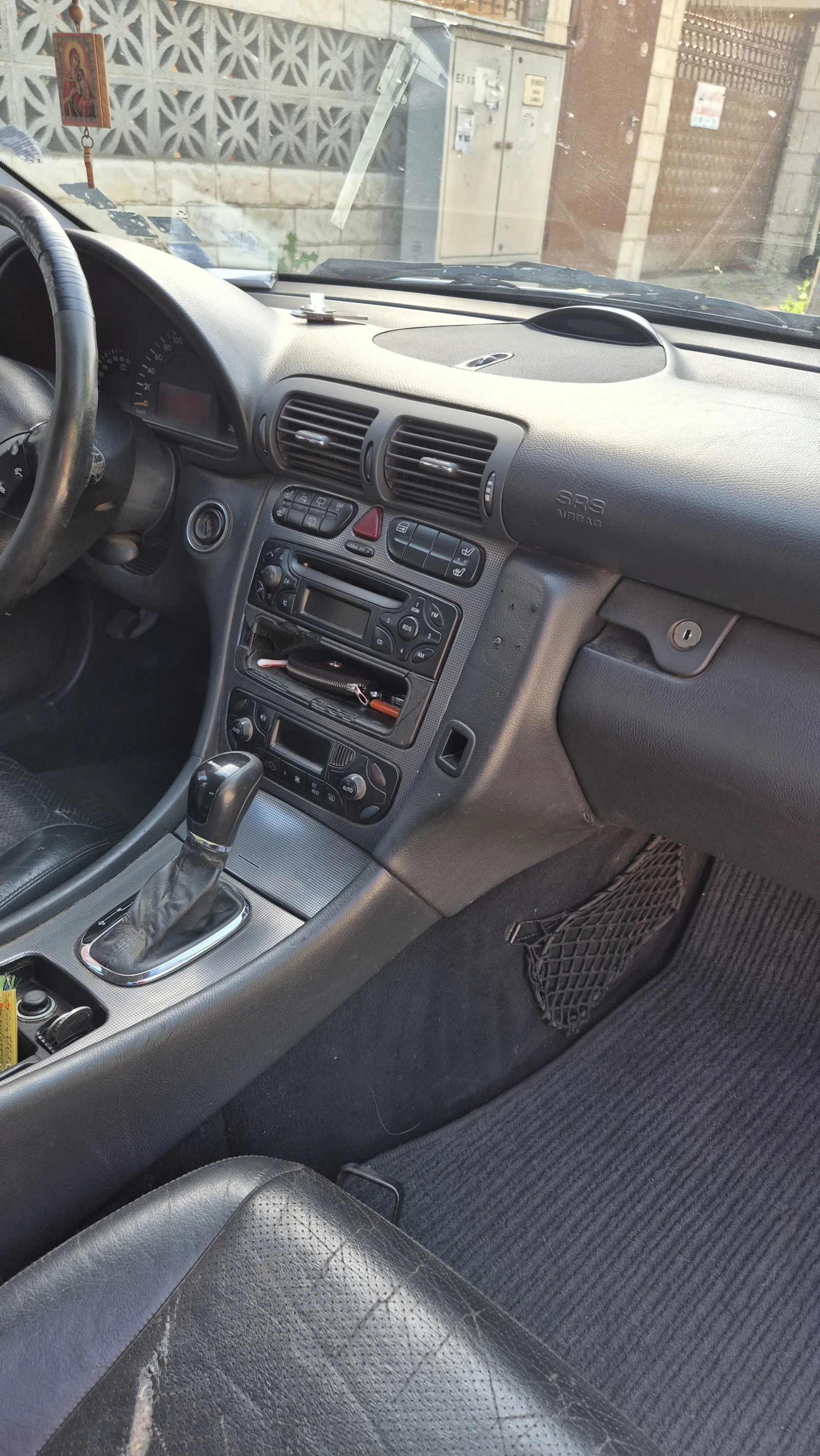 Mercedes-Benz C 200 Газ, снимка 3 - Автомобили и джипове - 54839633