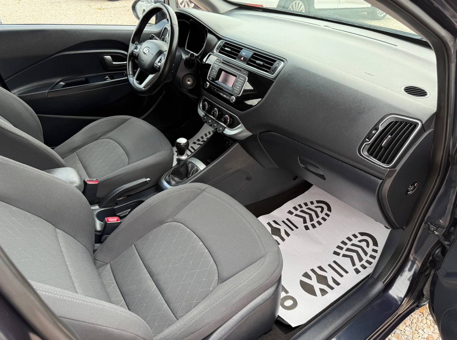 Kia Rio 1.3i* 84k.c* Сервизна История* , снимка 9 - Автомобили и джипове - 55031730