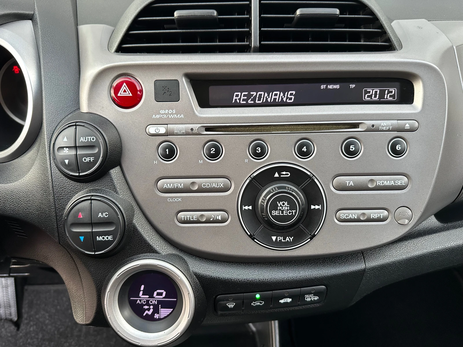 Honda Jazz 1.4i АВТОМАТ КЛИМАТРОНИК F1ФЕЙСЛИФТ, снимка 15 - Автомобили и джипове - 55228242
