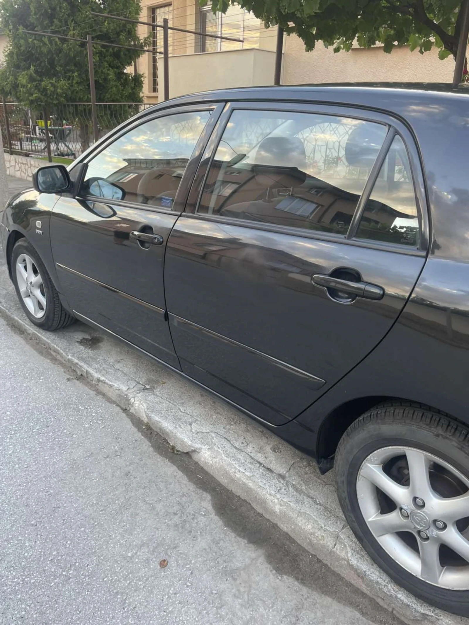 Toyota Corolla 1, 6i, снимка 8 - Автомобили и джипове - 55268749