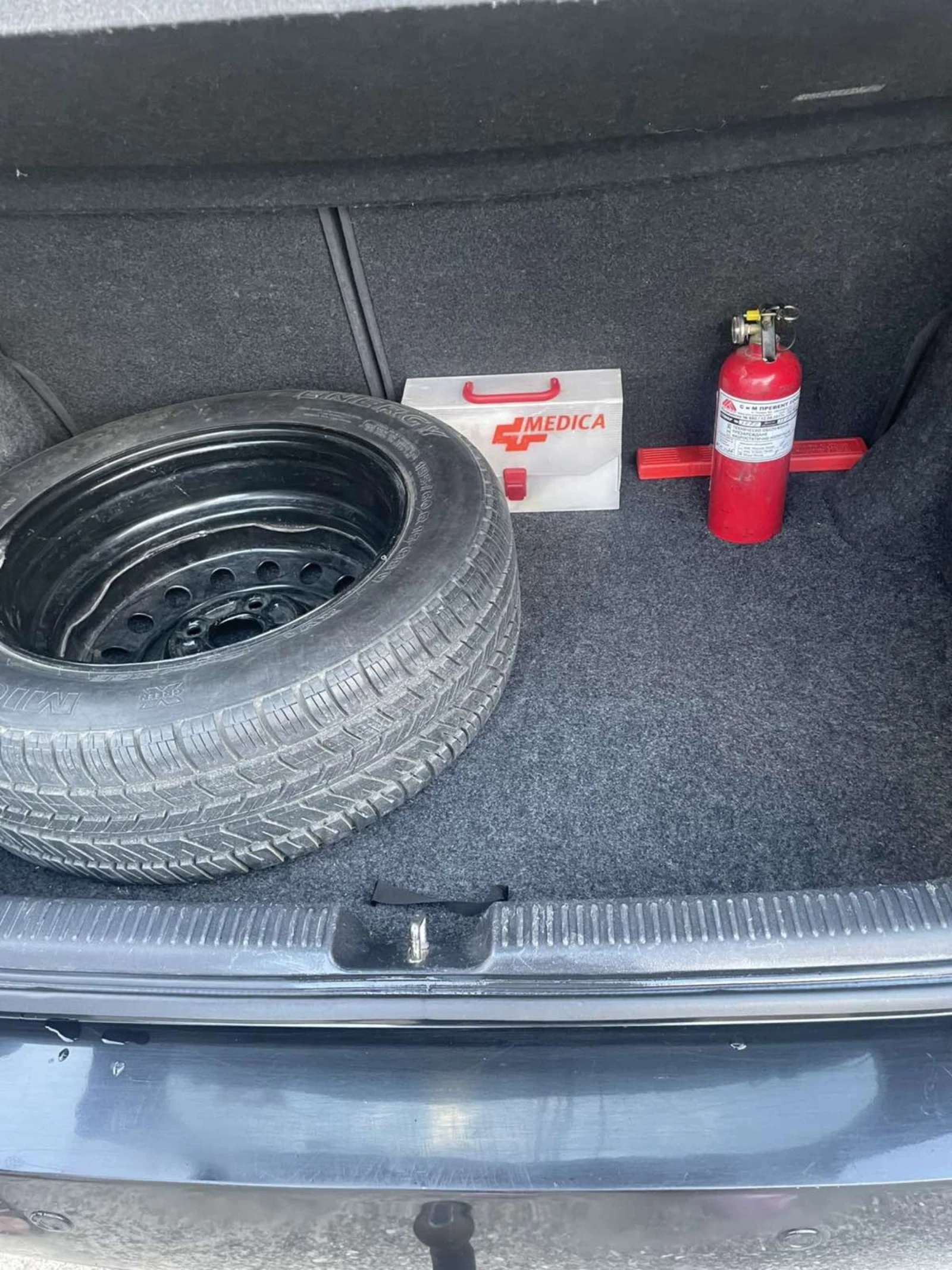 Toyota Corolla 1, 6i, снимка 10 - Автомобили и джипове - 55268749