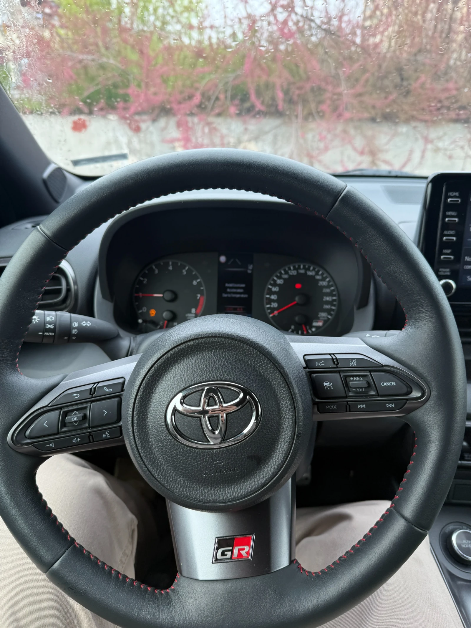 Toyota Yaris GR Circuit Pack, снимка 4 - Автомобили и джипове - 56048551