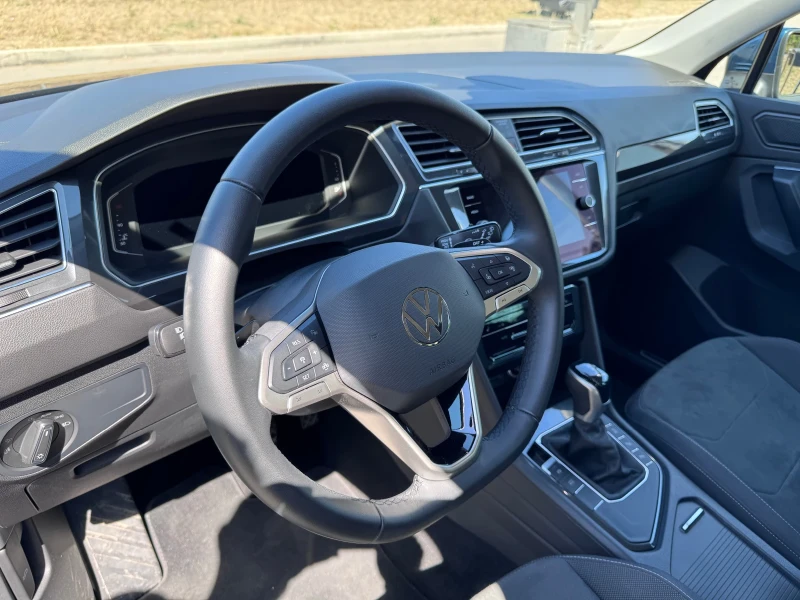 VW Tiguan Elegance 1.5 tsi / Лизинг / Гаражен, снимка 10 - Автомобили и джипове - 52957350