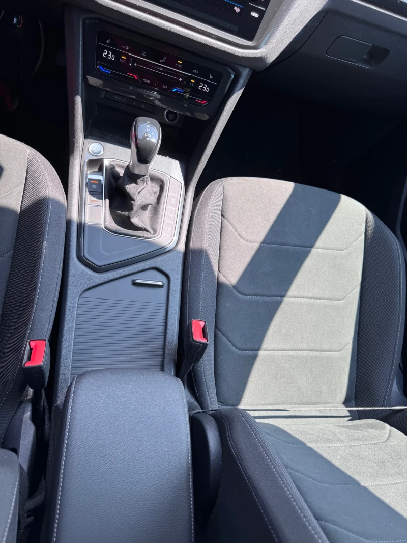 VW Tiguan Elegance 1.5 tsi / Лизинг / Гаражен, снимка 13 - Автомобили и джипове - 52957350