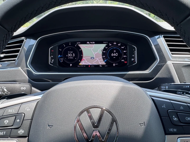 VW Tiguan Elegance 1.5 tsi / Лизинг / Гаражен, снимка 11 - Автомобили и джипове - 52957350