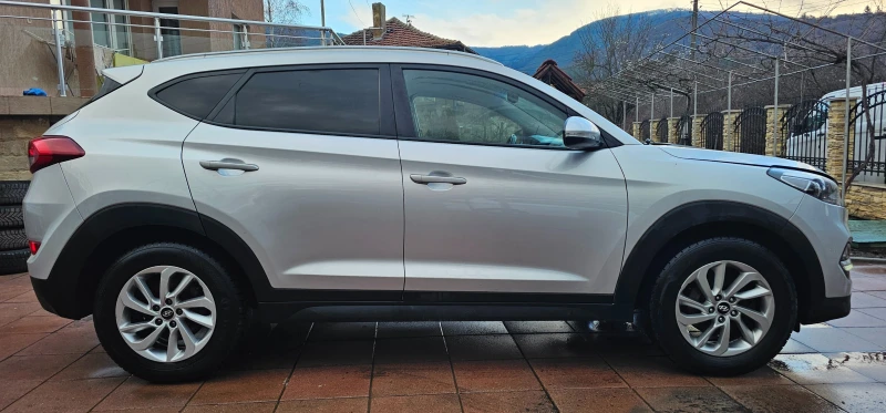 Hyundai Tucson 1.7CRDI !!! РЕАЛЕН ПРОБЕГ ! БЕЗУПРЕЧНО ТЕХ СЪСТОЯ, снимка 6 - Автомобили и джипове - 53302427