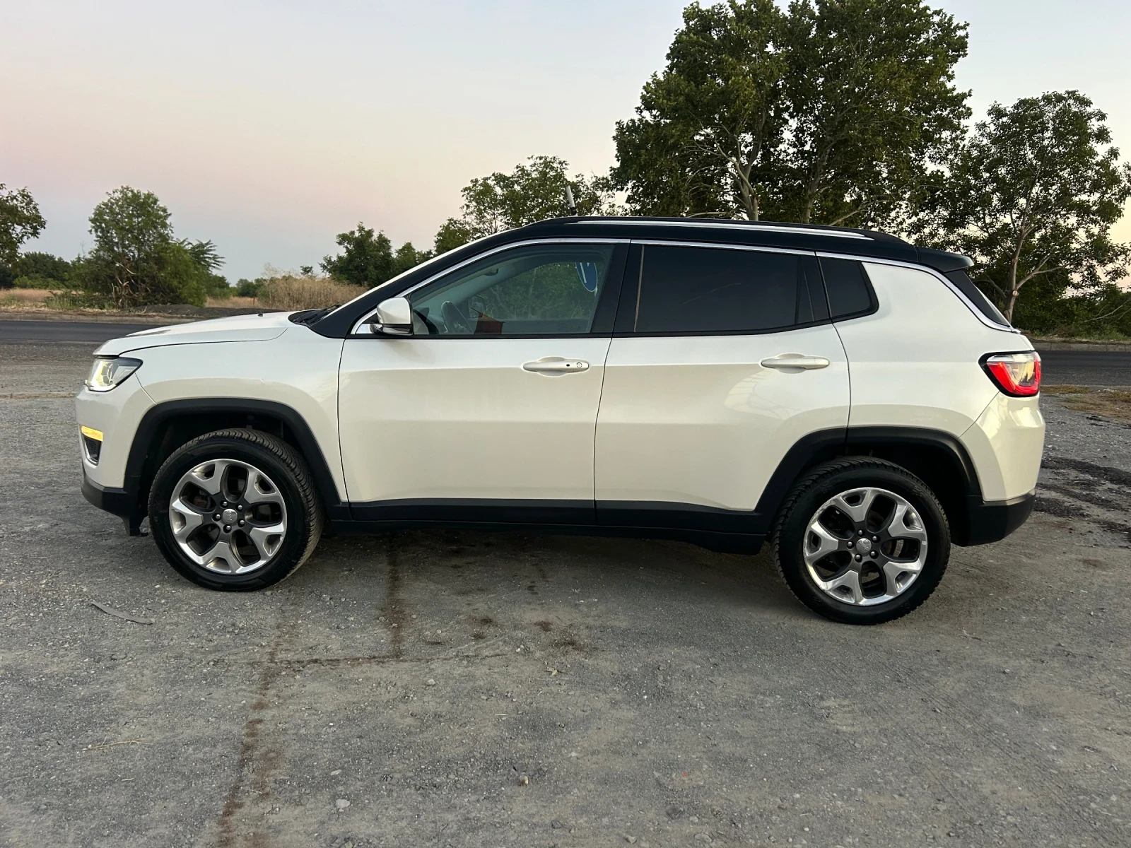 Jeep Compass 4Х4 / АВТОМАТИК / ДИСТРОНИК / CARPLAY / ЕВРО6В  - изображение 8