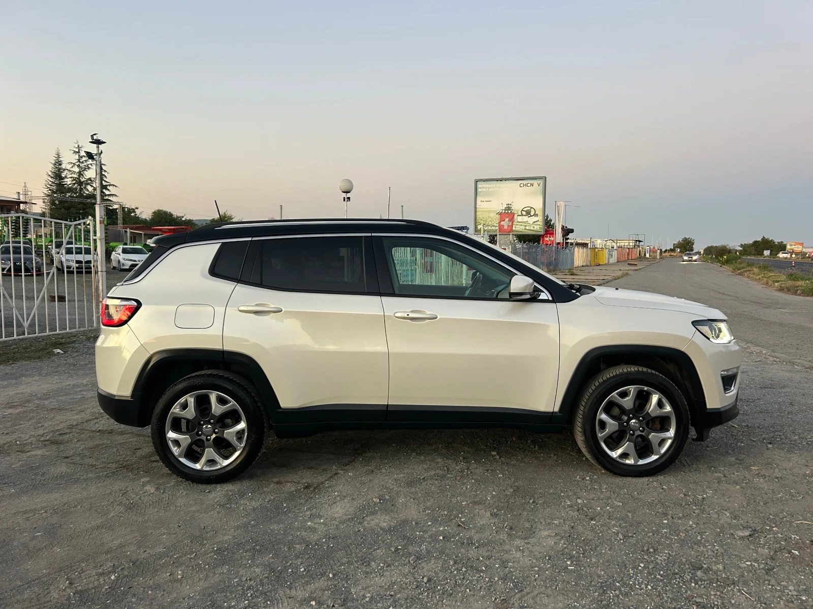 Jeep Compass 4Х4 / АВТОМАТИК / ДИСТРОНИК / CARPLAY / ЕВРО6В  - изображение 4