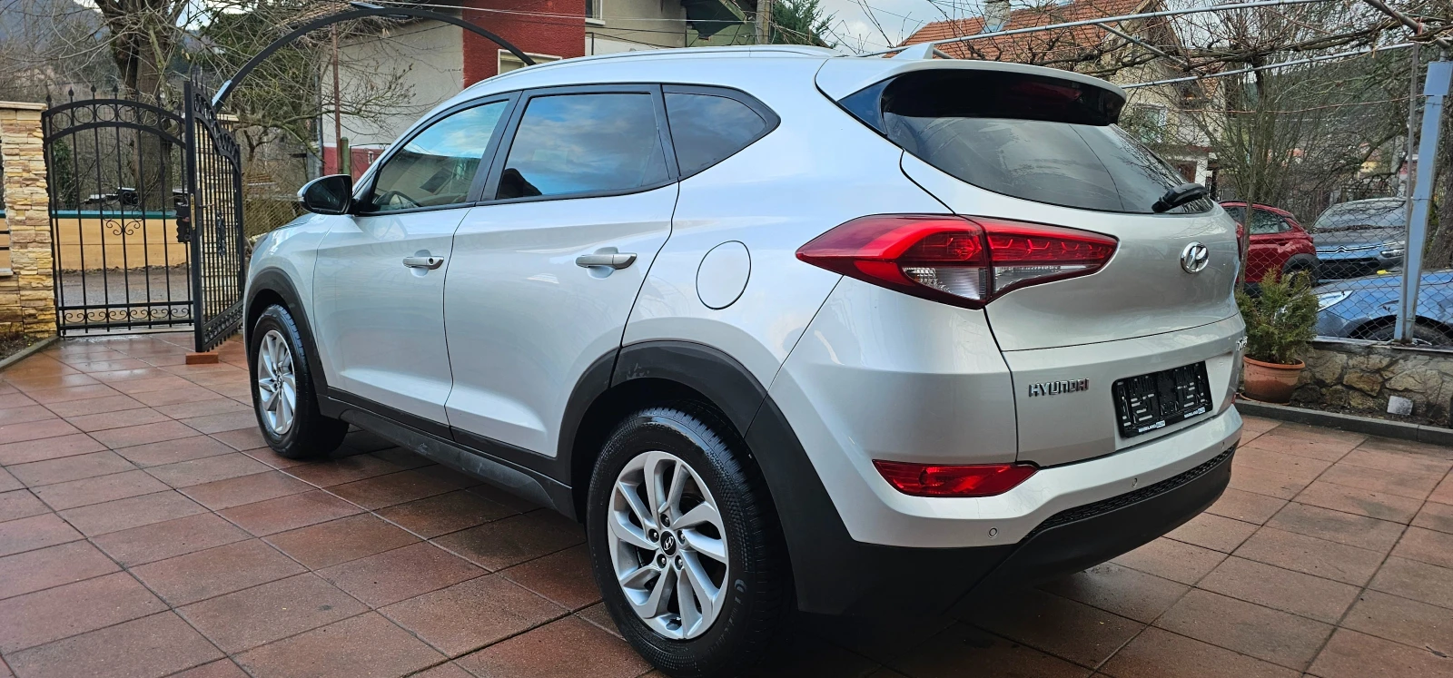 Hyundai Tucson 1.7CRDI !!! РЕАЛЕН ПРОБЕГ ! БЕЗУПРЕЧНО ТЕХ СЪСТОЯ - изображение 9