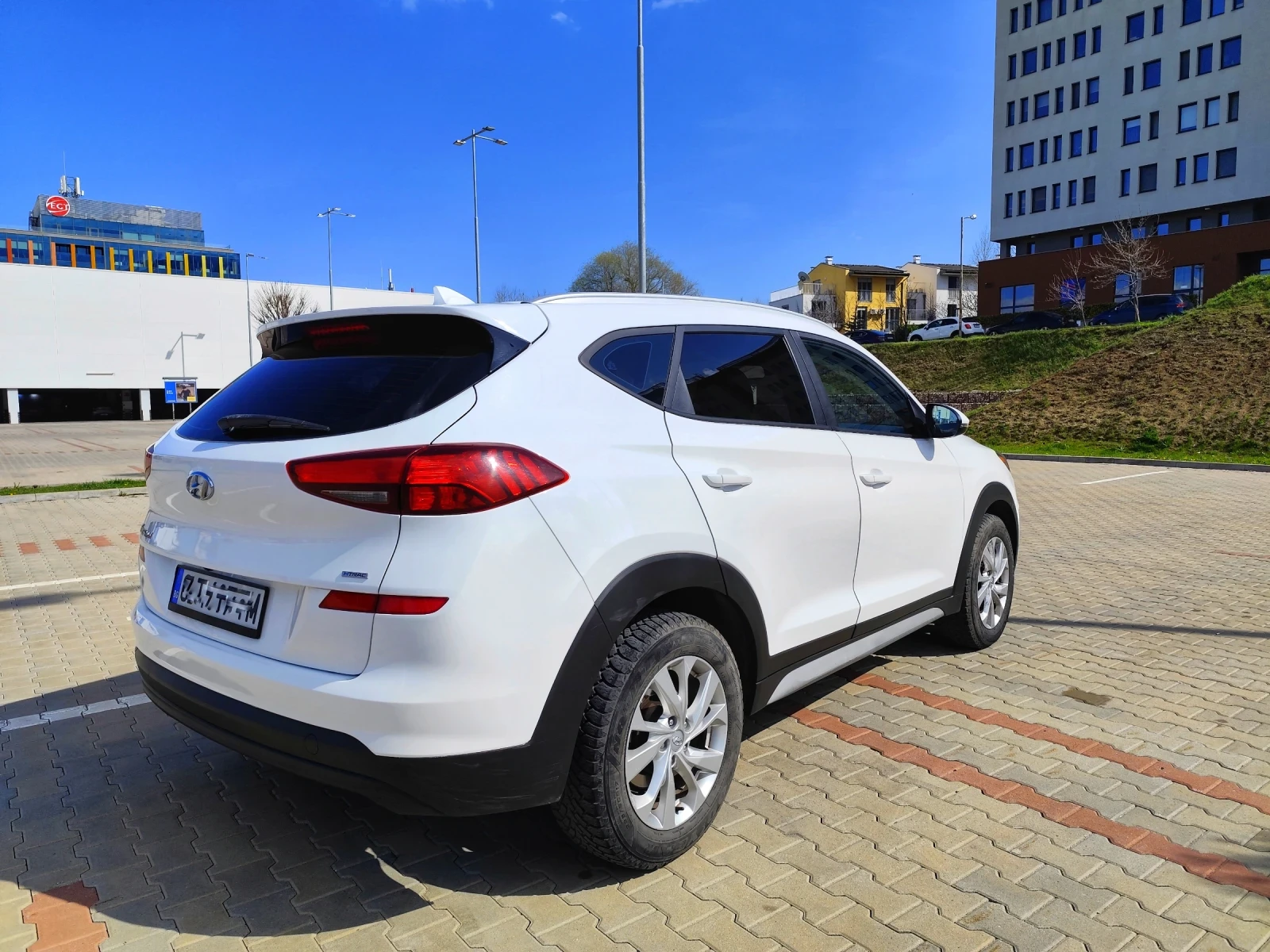 Hyundai Tucson 2.0/4x4, снимка 5 - Автомобили и джипове - 54175546