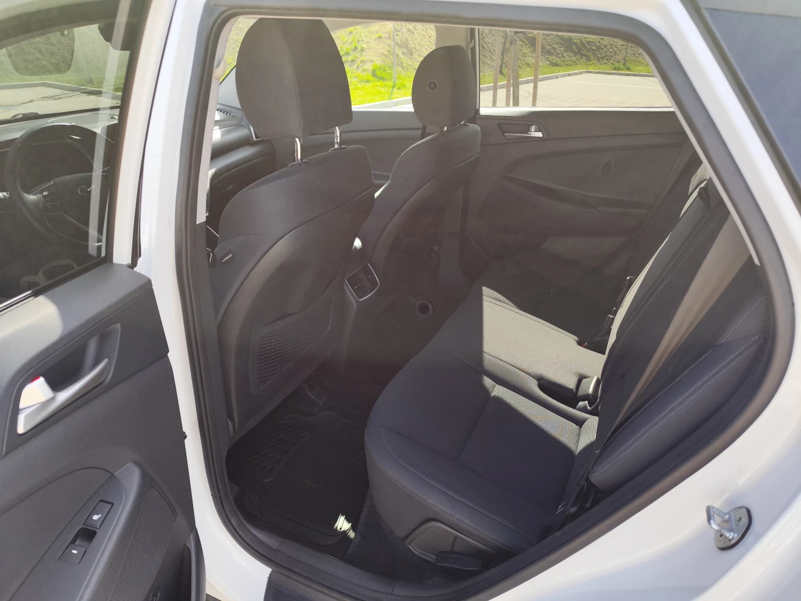 Hyundai Tucson 2.0/4x4, снимка 12 - Автомобили и джипове - 54175546