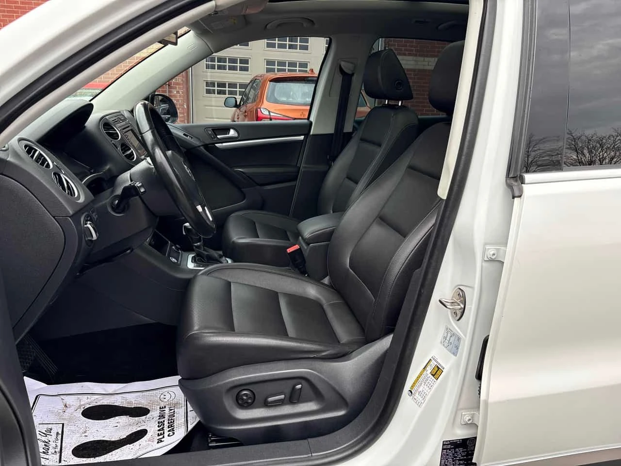 VW Tiguan * Comfortline * PANO* KEYLESS* ПОДГРЕВ* , снимка 12 - Автомобили и джипове - 54229062