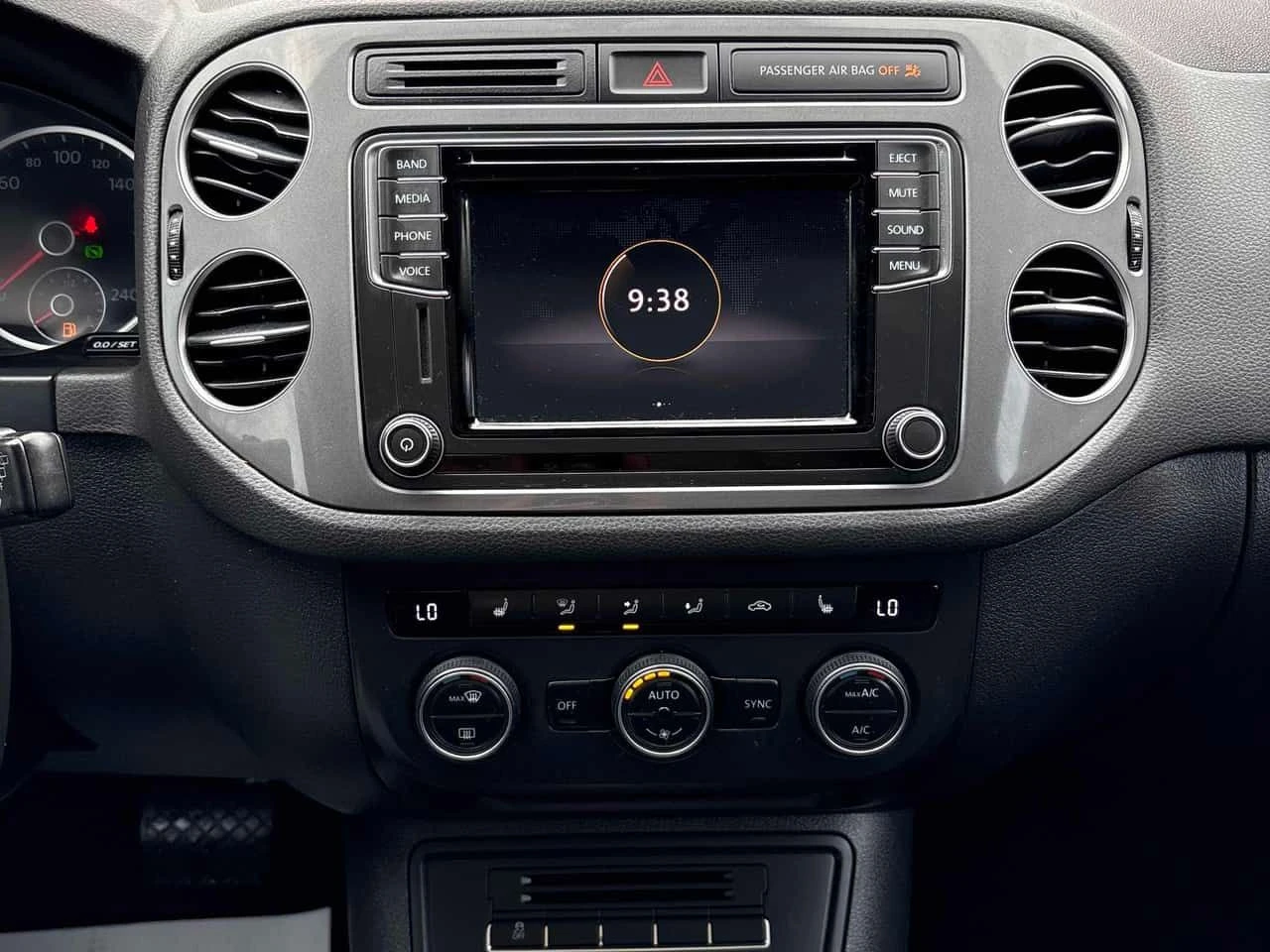 VW Tiguan * Comfortline * PANO* KEYLESS* ПОДГРЕВ* , снимка 9 - Автомобили и джипове - 54229062