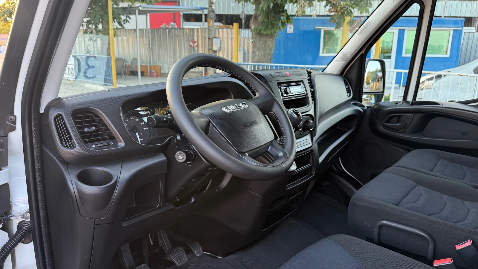 Iveco Daily 35S14 6 МЕСТА ЕВРО 6, снимка 9 - Бусове и автобуси - 55326191