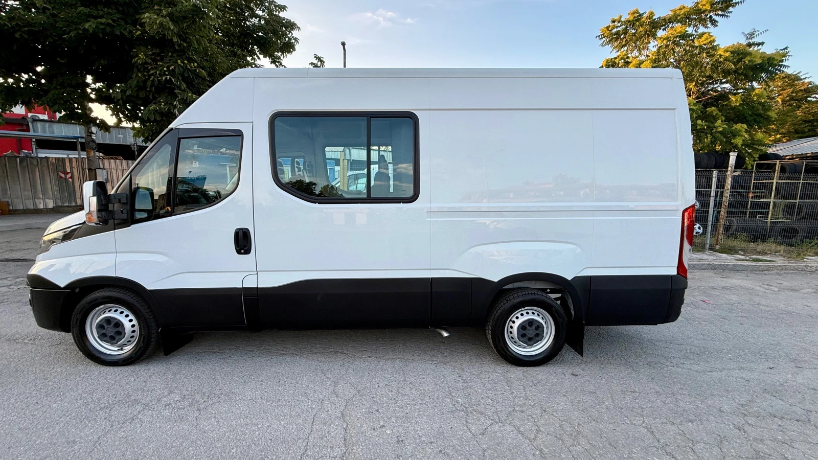 Iveco Daily 35S14 6 МЕСТА ЕВРО 6, снимка 2 - Бусове и автобуси - 55326191