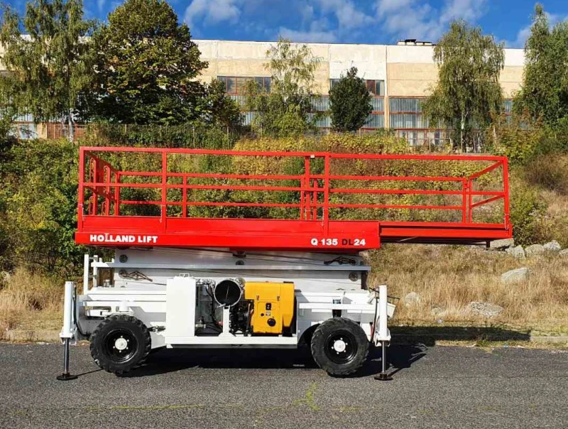 Автовишка Друга марка Holland Lift Q-135 DL 24  4x4, снимка 4 - Индустриална техника - 49312069