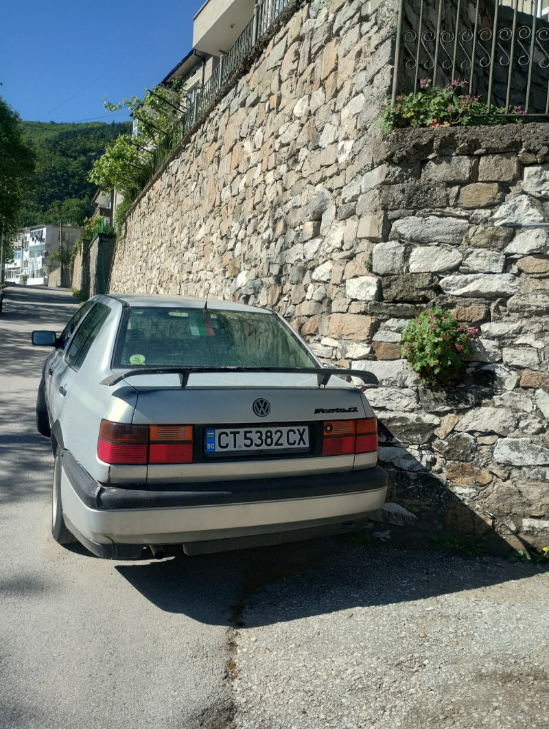 VW Vento, снимка 4 - Автомобили и джипове - 45682527
