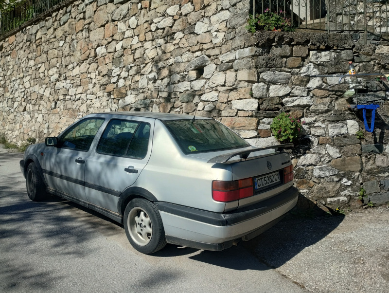 VW Vento, снимка 5 - Автомобили и джипове - 45682527
