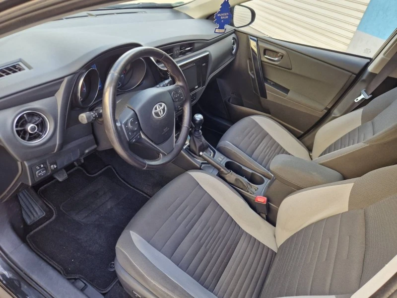 Toyota Auris, снимка 6 - Автомобили и джипове - 47185190