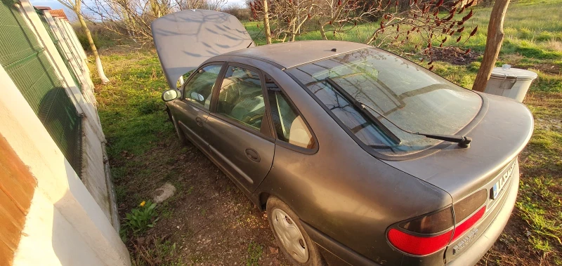 Renault Laguna 1.8.Mono, снимка 1 - Автомобили и джипове - 48291356