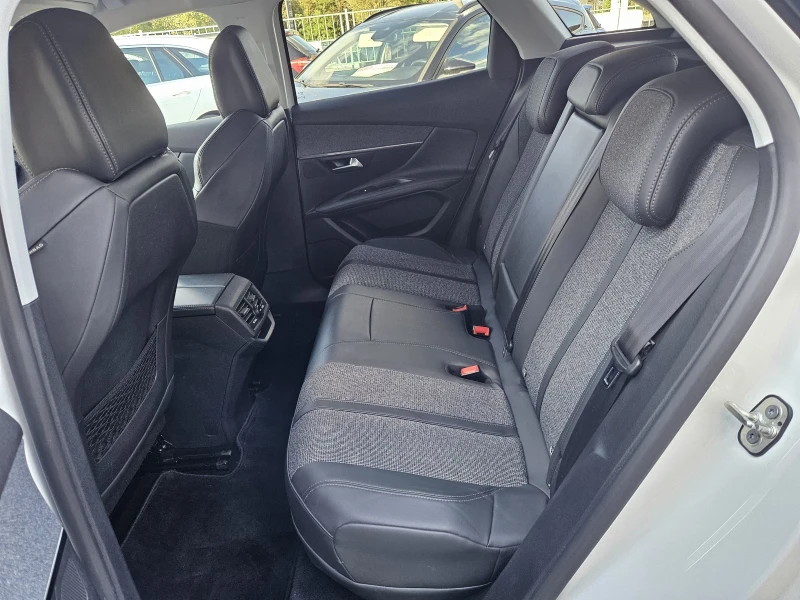 Peugeot 3008 Plug in hybrid , снимка 11 - Автомобили и джипове - 51759989