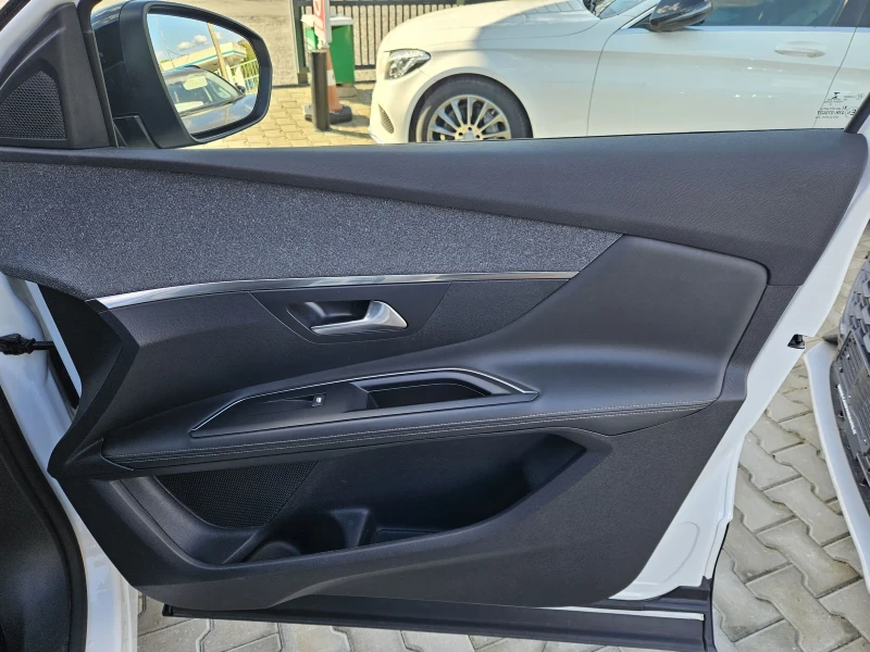 Peugeot 3008 Plug in hybrid , снимка 15 - Автомобили и джипове - 51759989