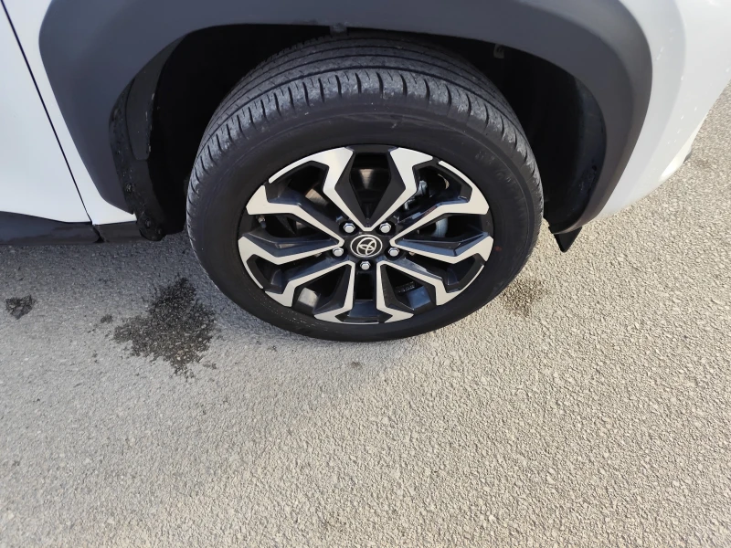 Toyota Yaris Cross 1.5HYBRID* АВТОМАТИК* LED* NAVI* CAMERA* , снимка 14 - Автомобили и джипове - 52875260