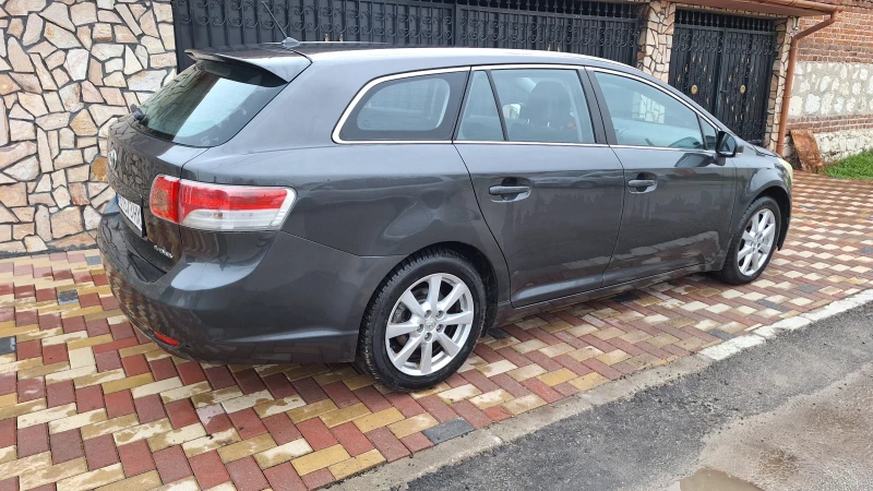 Toyota Avensis 2.0 D4D, снимка 4 - Автомобили и джипове - 53432514