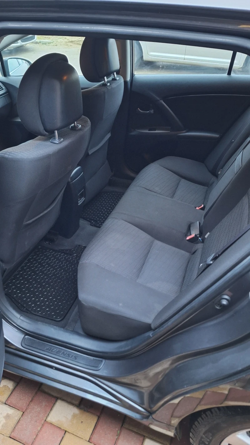 Toyota Avensis 2.0 D4D, снимка 10 - Автомобили и джипове - 53432514