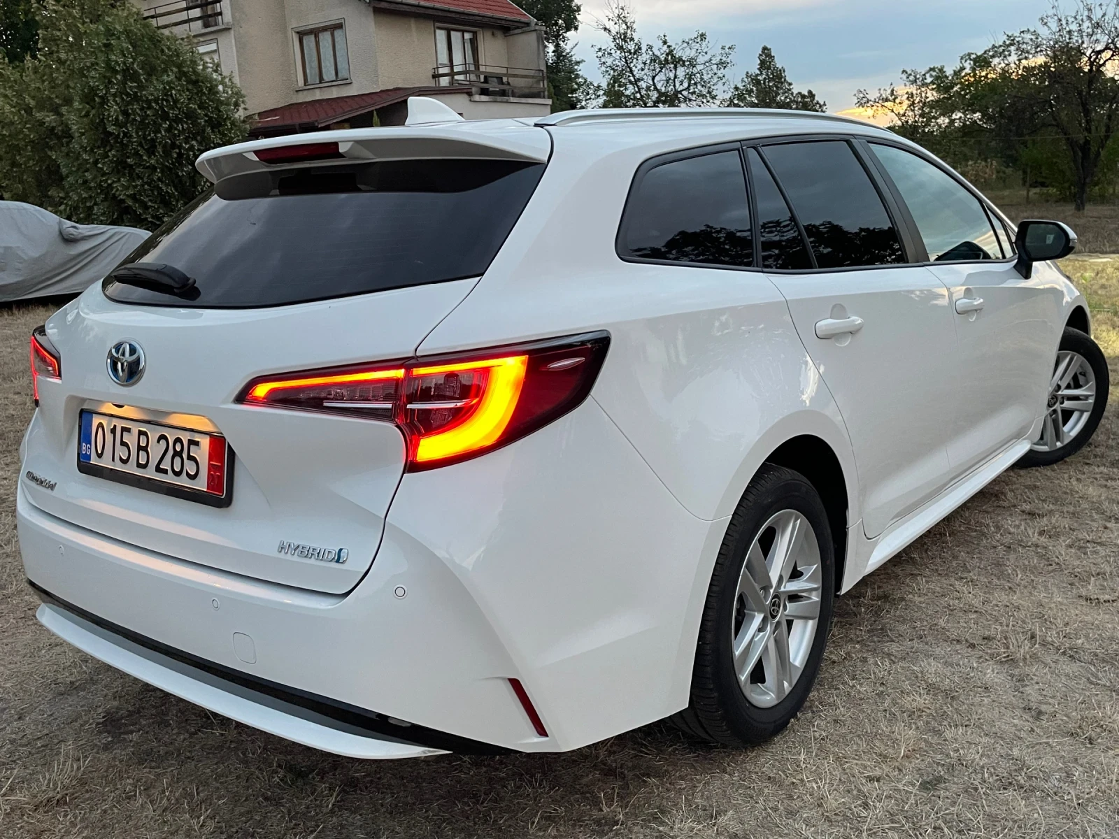 Toyota Corolla 1.8HYBRID///ГАРАНЦИОНЕН///11000КМ///DISTRONIC///  - изображение 3