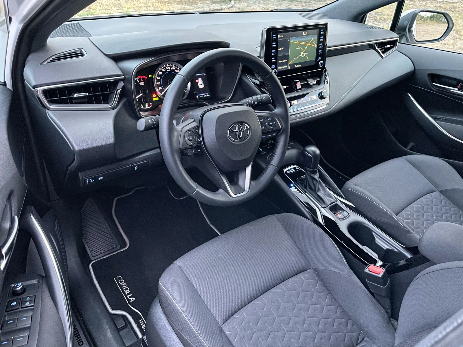 Toyota Corolla 1.8HYBRID///ГАРАНЦИОНЕН///11000КМ///DISTRONIC///  - изображение 7