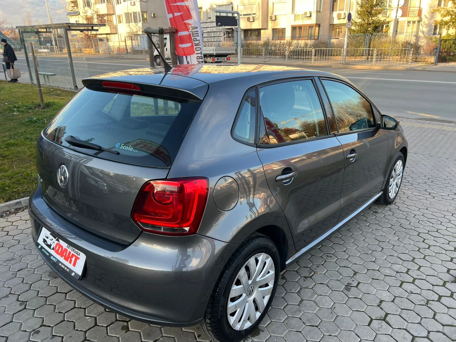 VW Polo 1.2i/СЕРВИЗНА ИСТОРИЯ ! ! !  - изображение 4