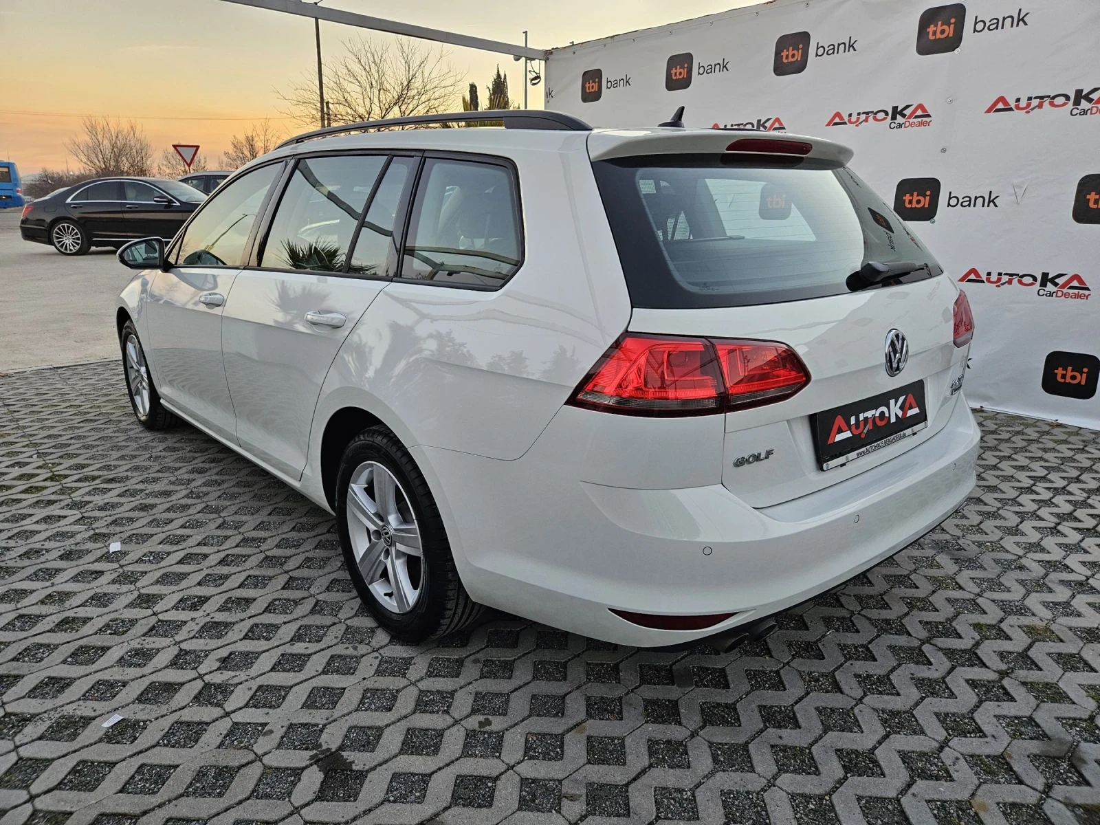 VW Golf 2.0TDI-150кс= 6СКОРОСТИ= МАСАЖ= НАВИ= EURO 6 - изображение 5